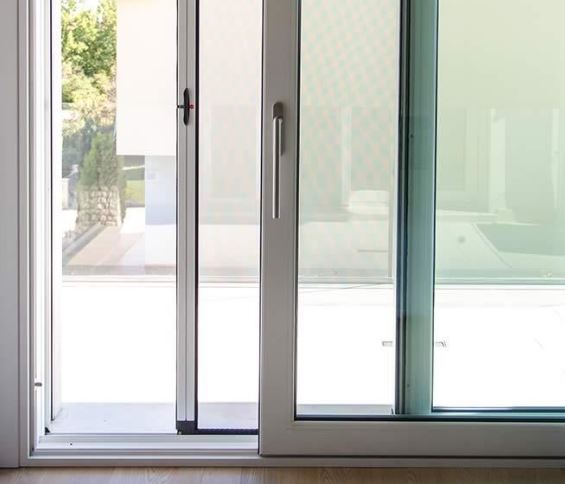 Overlapping aluminum screen anti-mosquito